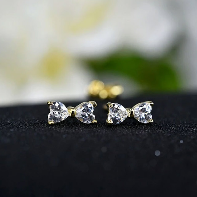 キラキラCZのリボンのピアス